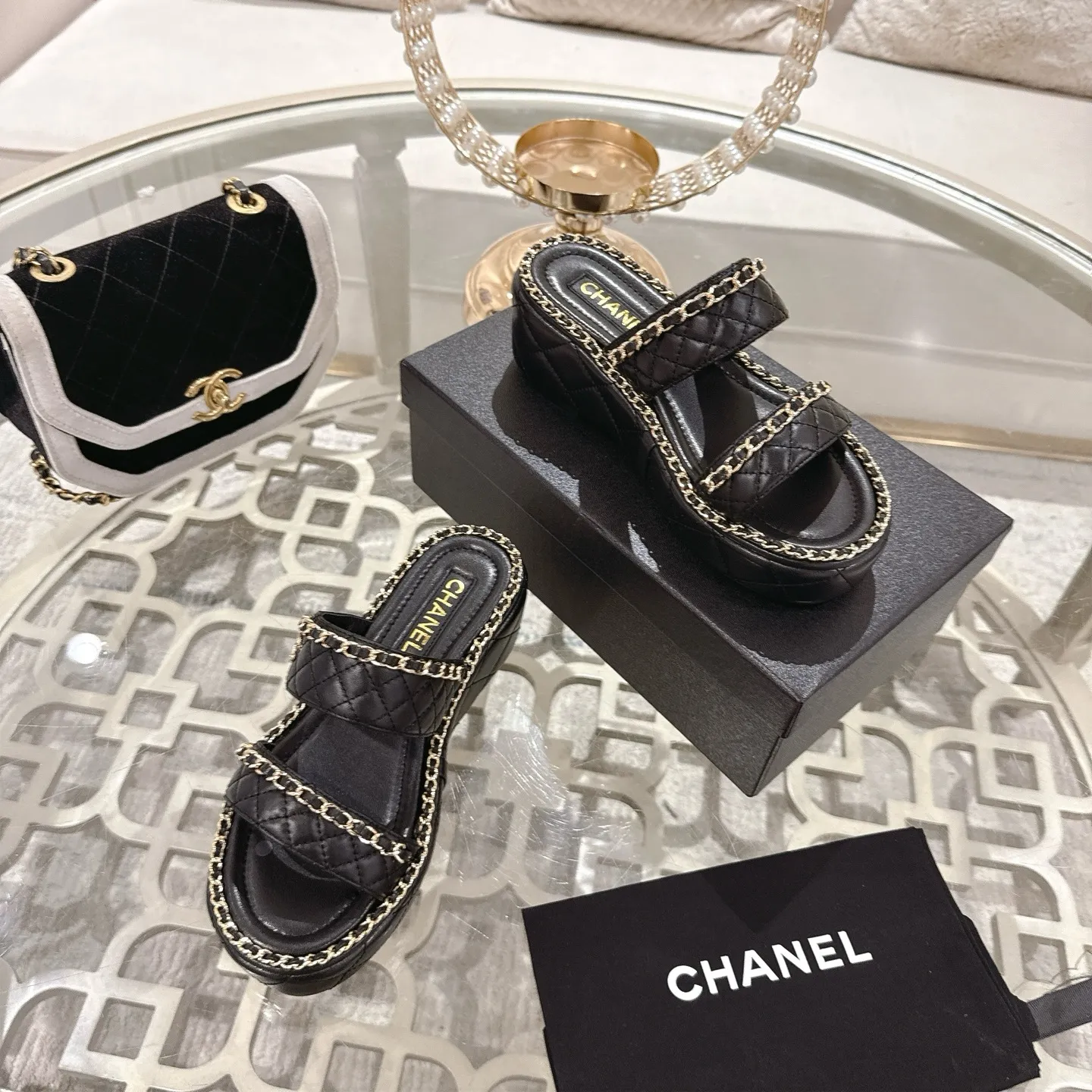 💕💕Factory direct selling price p600💕💕 𝐂𝐇𝐀𝐍𝐄𝐋 | Xiaoxiang 25𝐬𝐬 🦋2025 Spring and Summer New Products Counter Classic Xiaoxiang Double C Diamond Chain Slippers Series New〰 🍬 A must-have in the BS fashion circle The matching will interpret the meticulous, minimalist and classic elements that will never fade away. 💋 Showing a unique dressing style that is too beautiful to say. A must-have for summer... Upper: original high-customized lambskin. Lining: imported mixed sheepskin lining. Outsole: original molded non-slip outsole. Shoe size: 35-39 (34.40.41.42 customization is not returnable).
